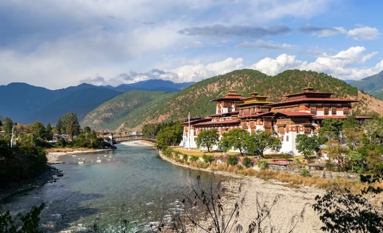 unique experiences bhutan - punakha dzong