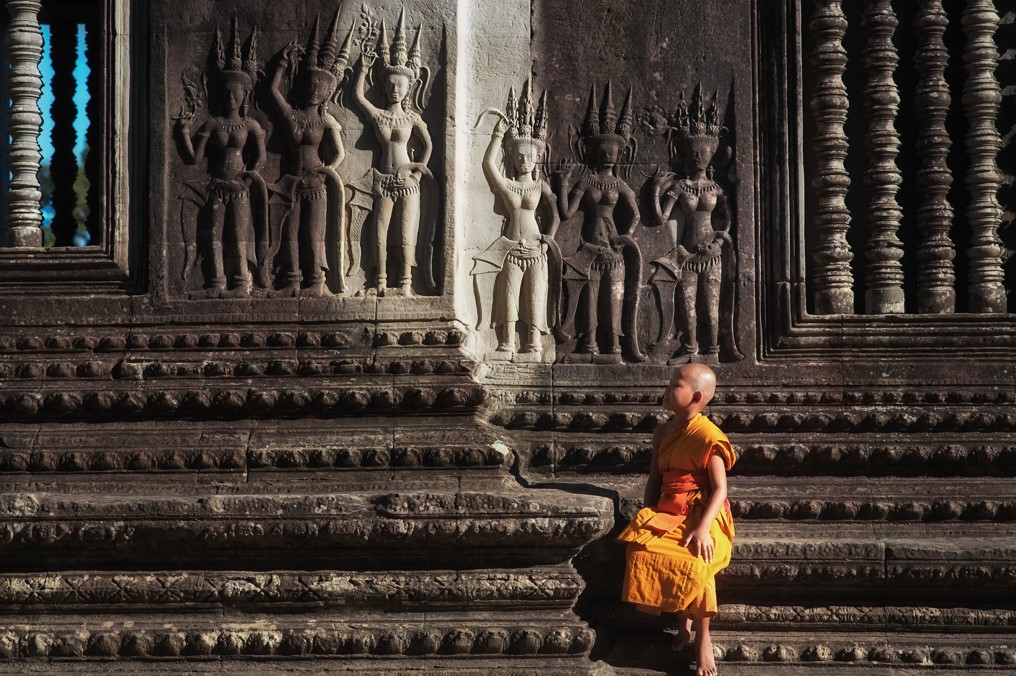 angkor wat private tour in siem reap cambodia - foot and air