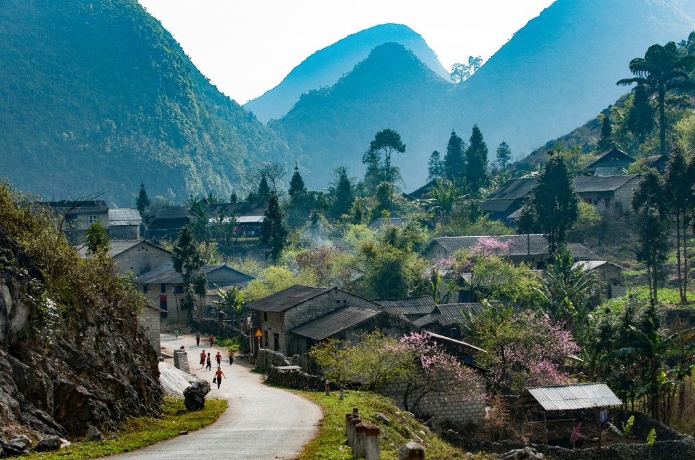 sung la valley private tour to vietnam ha giang