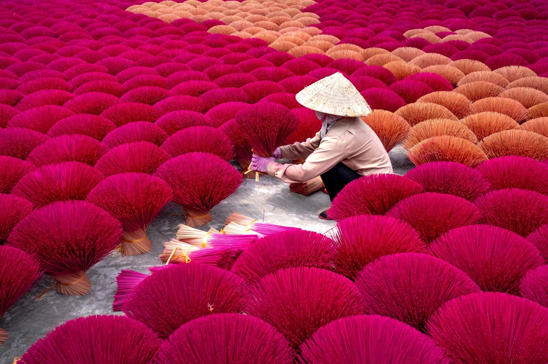 incense making in hue - private tour vietnam